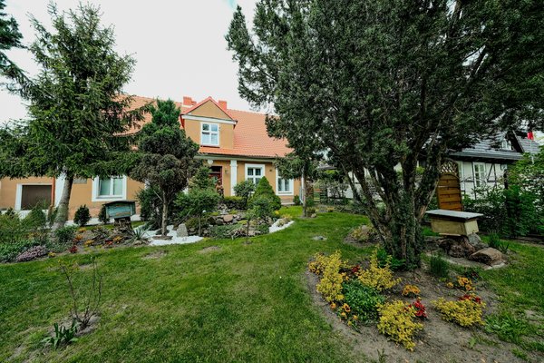 How can you manage the transition of a home with an extensive outdoor garden?