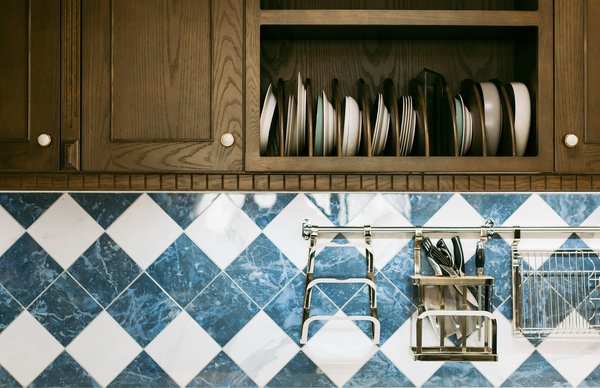 What are the best vertical storage solutions for a small Oxford kitchen?